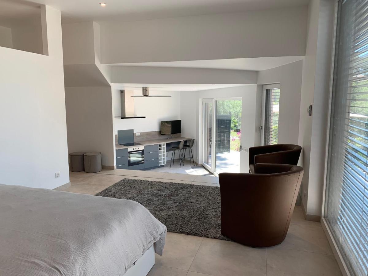 La Balma - 4 Appartements Avec Jardin En Maison Passive De Plain Pied A Frejus-Saint-Raphael Bagian luar foto