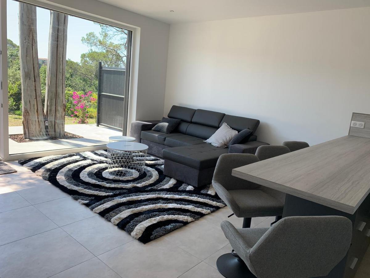 La Balma - 4 Appartements Avec Jardin En Maison Passive De Plain Pied A Frejus-Saint-Raphael Bagian luar foto